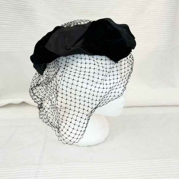 Vintage Black Velvet Ring Fascinator Hat With Netting - Picture 3 of 11